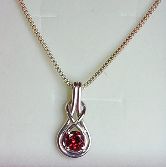 Gorgeous Heirloom Quality Natural Garnet Infinity Knot Necklace - Picture 1 of 14